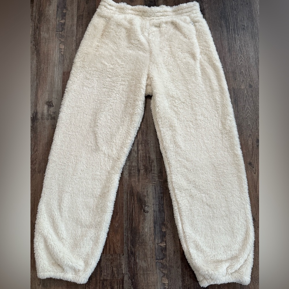 Offline by Aerie Soft Fluffy Cream Joggers NWT RETAIL $54